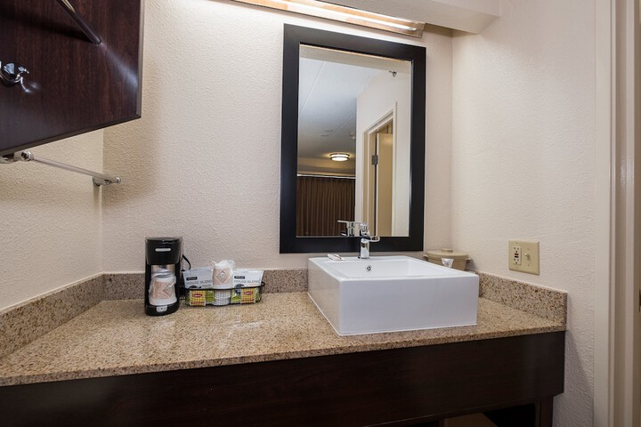 Red Roof Inn PLUS+ Boston - Framingham