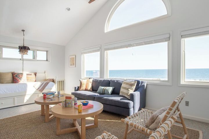 Lighthouse by Avantstay Beachfront View Home w / Pool Table & Ping Pong