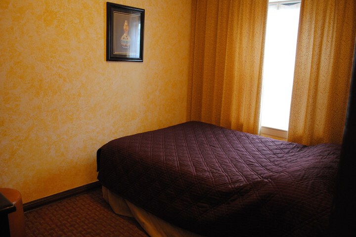Room 11 of 37