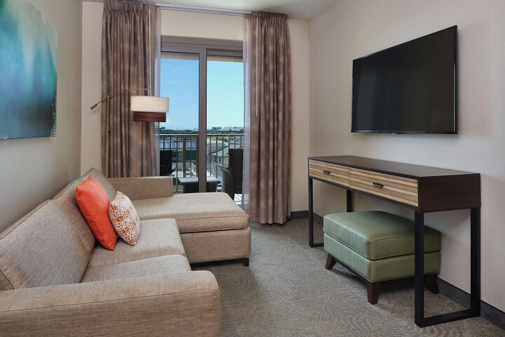 Room 10 of 85