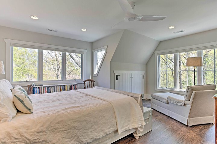 Enchanting Tryon Home w / Hot Tub 14 Mi to Tiec!