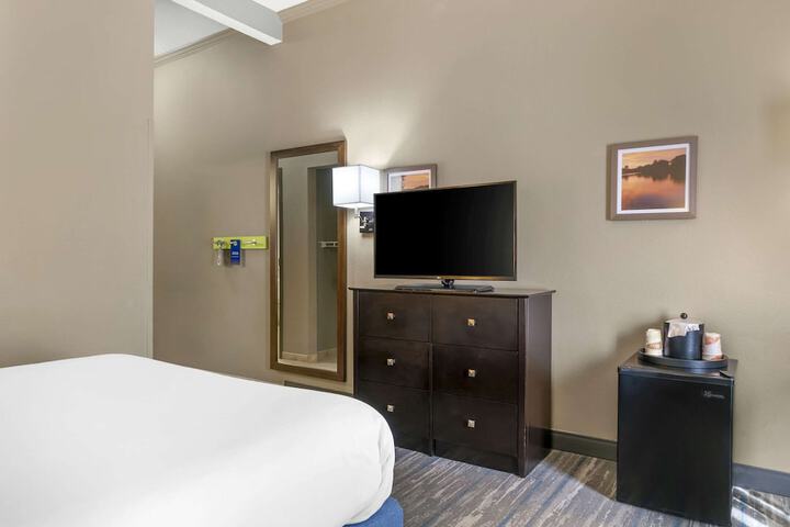 Room 14 of 34