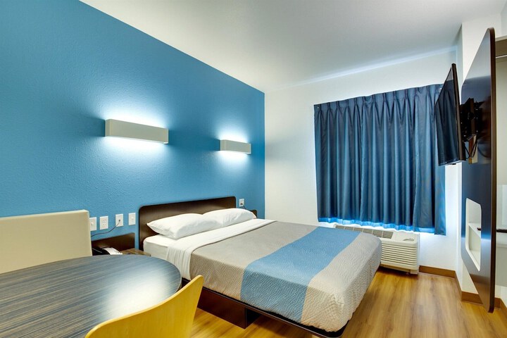 Motel 6 Poplar Bluff MO