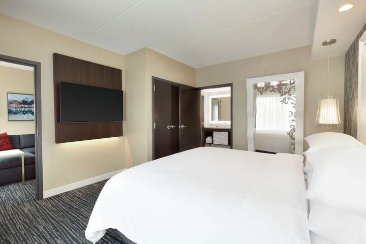 Room 17 of 34