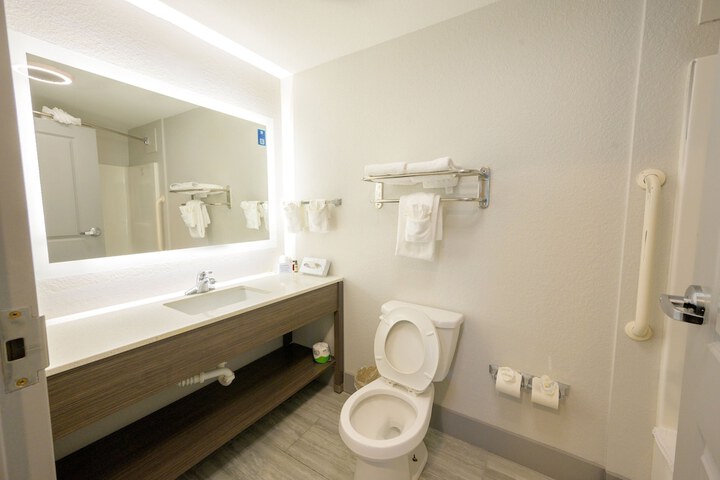 Room 42 of 76