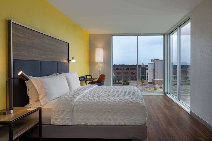 Room 6 of 22