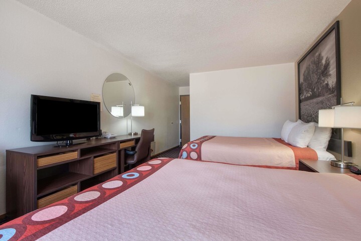 Room 8 of 34