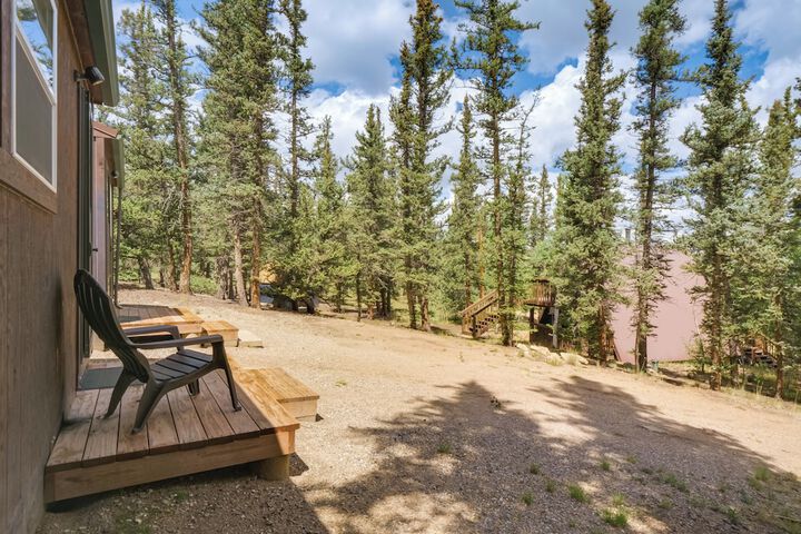 Sunny Muddy Moose Cabin w / Fire Pit & Mtn Views!