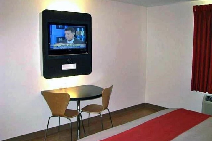 Room 12 of 28