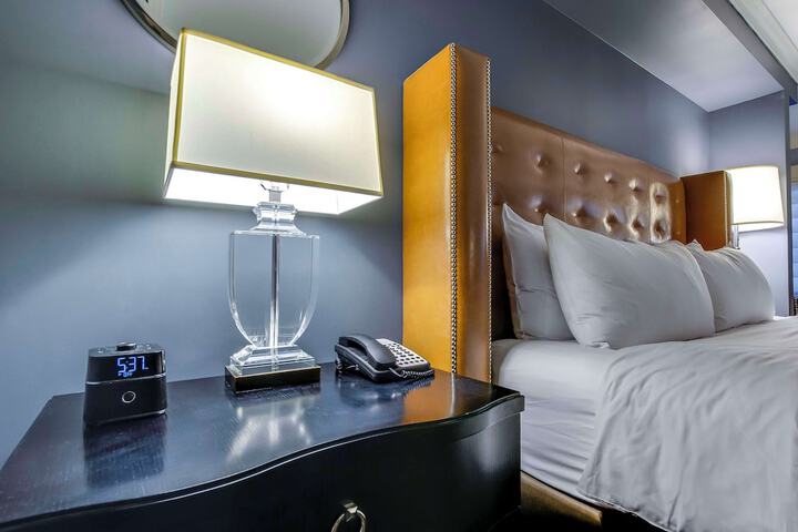 Room 12 of 83