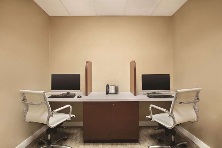 Business Center 38 of 38