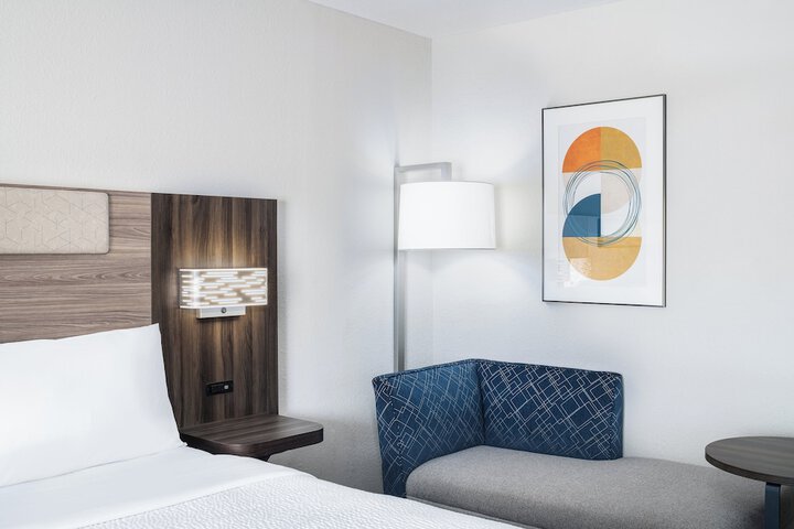 Room 43 of 60