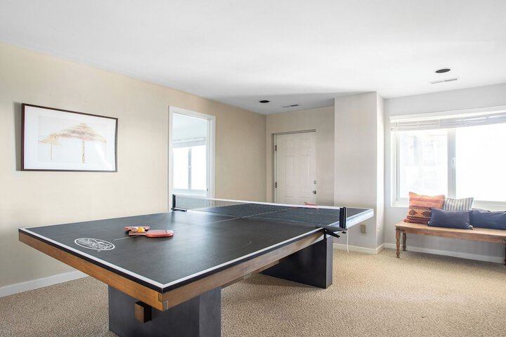 Lighthouse by Avantstay Beachfront View Home w / Pool Table & Ping Pong