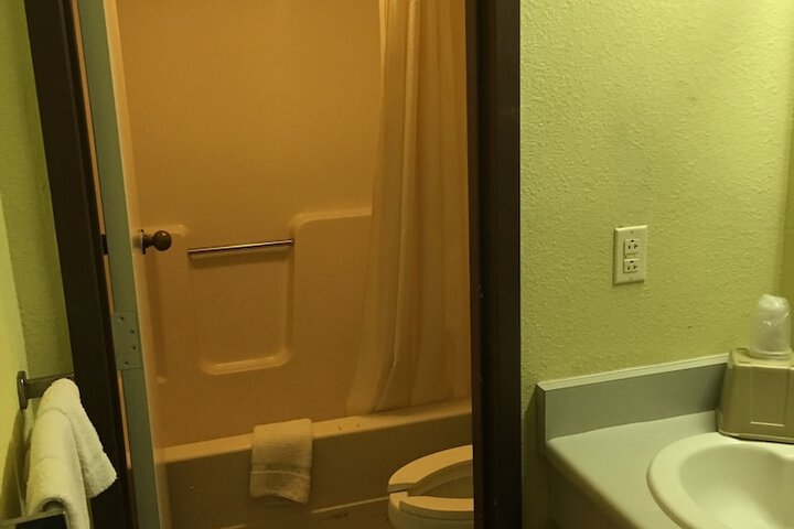 Room 7 of 11