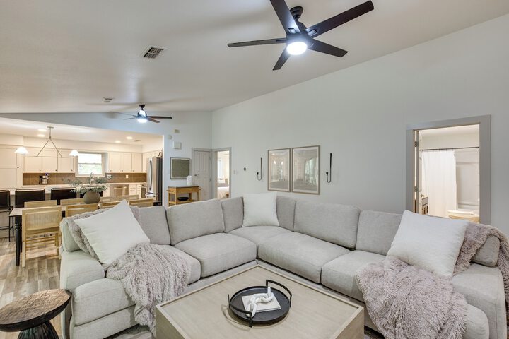 Pickleball / sport Court: Spacious Kemp Home!