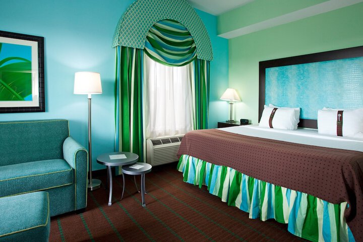Room 10 of 35