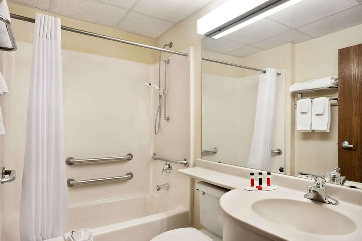 Room 13 of 20