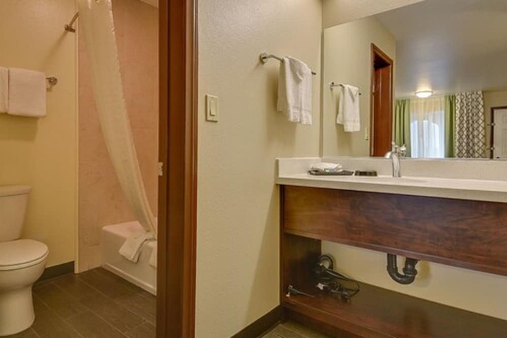 Room 21 of 32