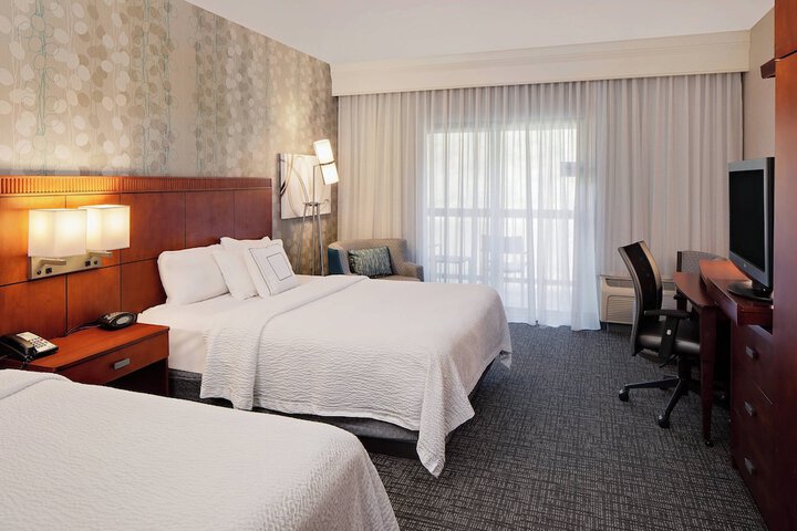 Courtyard by Marriott Pittsburgh West Homestead / Waterfront