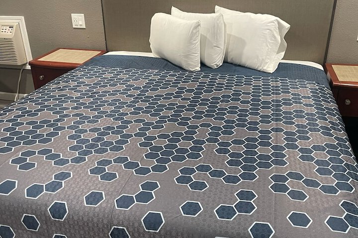 Room 4 of 12