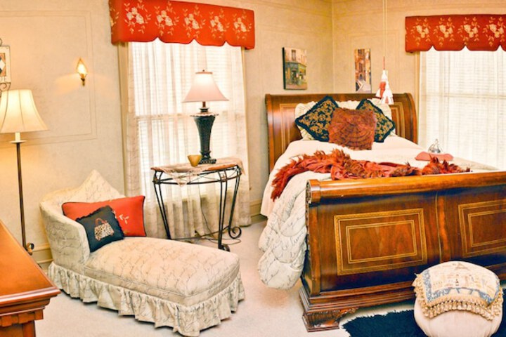 Room 7 of 18