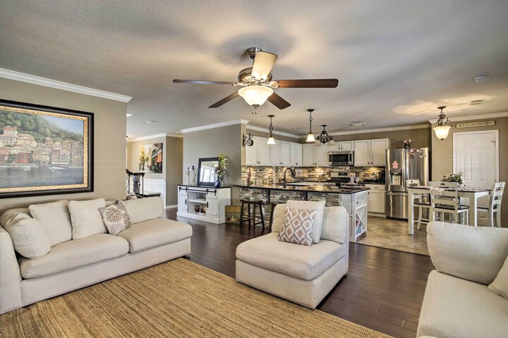 Luxe Home 30 Miles to Houston w / Pool & Grill