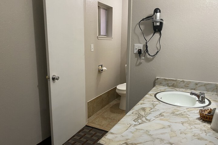 Room 11 of 30