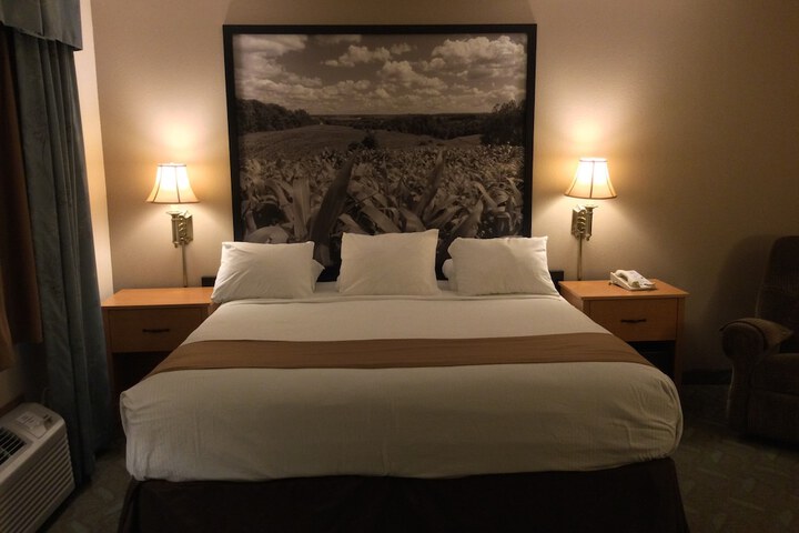 Super 8 by Wyndham Monroe WI