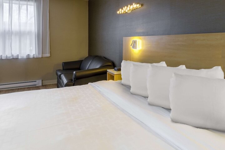Room 8 of 28