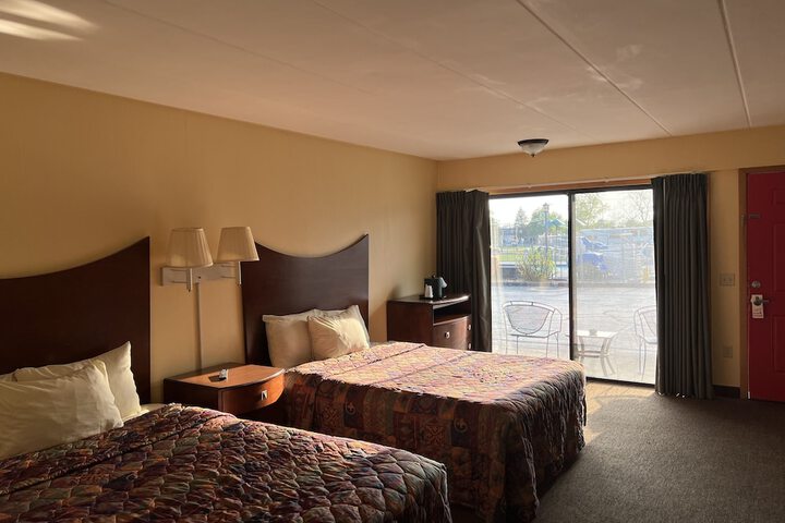 Room 77 of 443