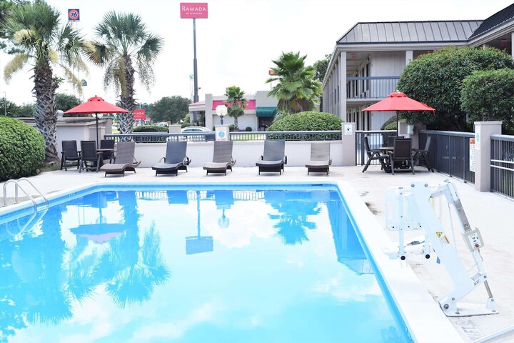 Pool 4 of 34