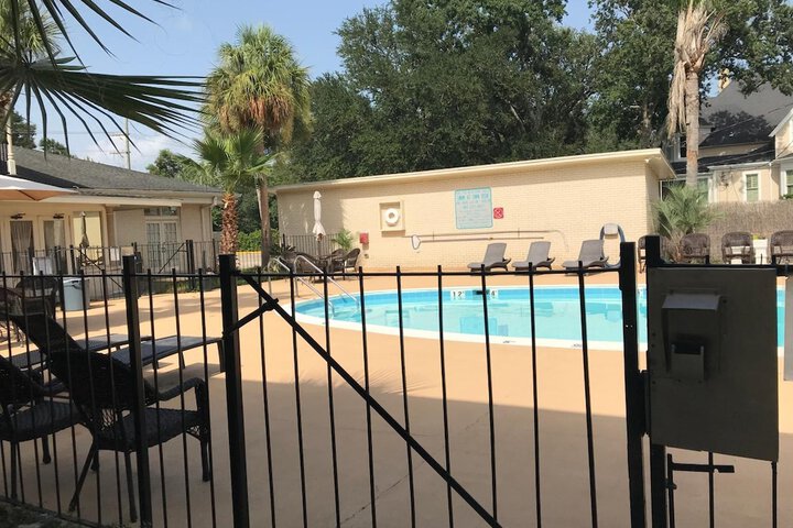 Carmel Inn & Suites