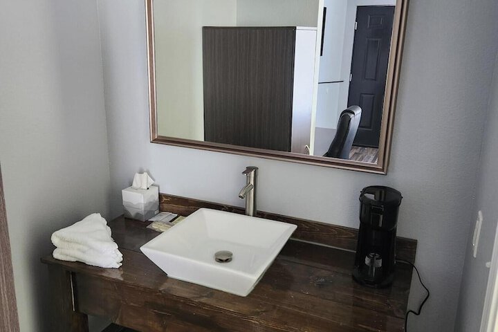 Room 6 of 13