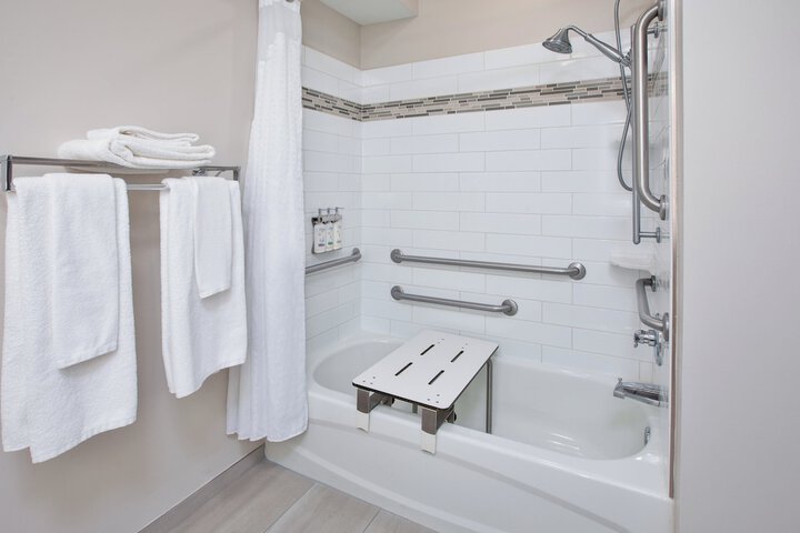 Holiday Inn Express & Suites Kent - University Area by IHG