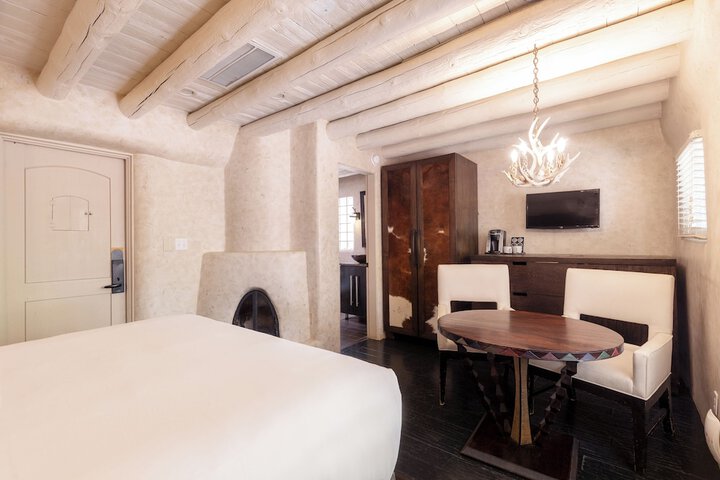 El Monte Sagrado Living Resort & Spa