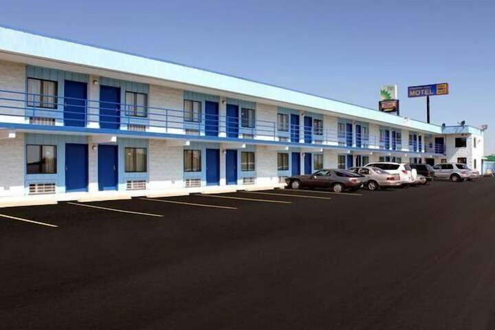 Country Host Motel