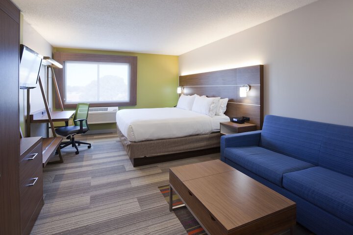 Room 11 of 36