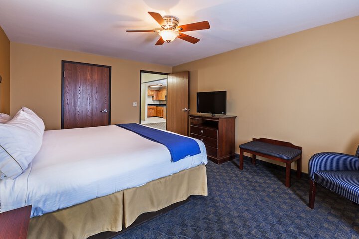 Room 16 of 40