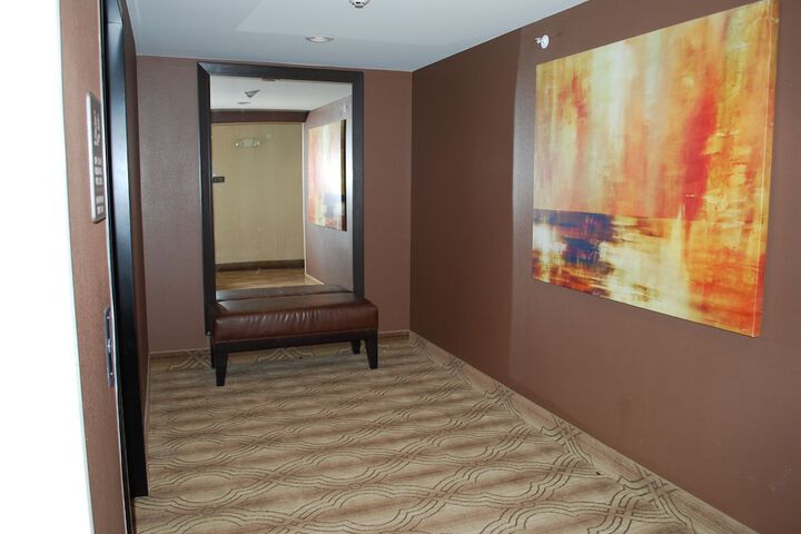 Ballroom/Hall 26 of 28