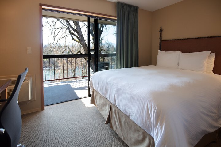 Riverside Inn