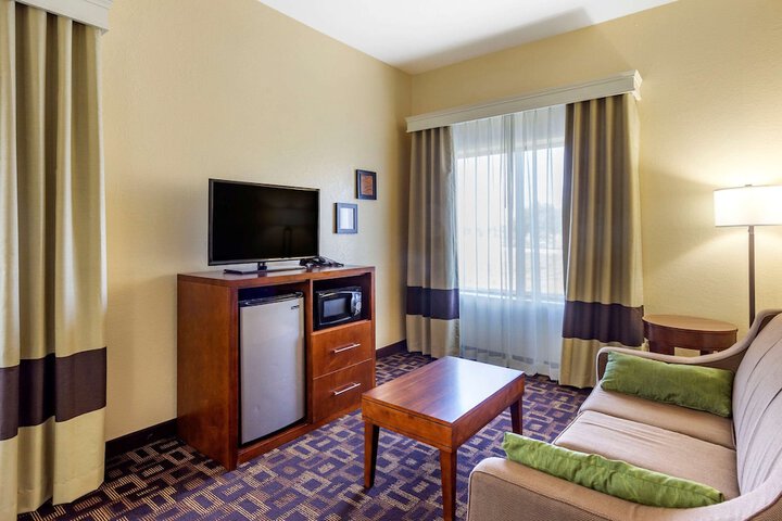 Room 25 of 33