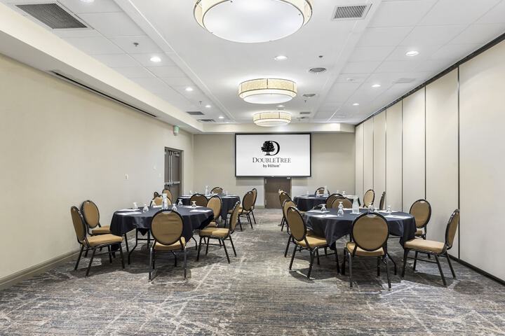 DoubleTree by Hilton Roseville Minneapolis