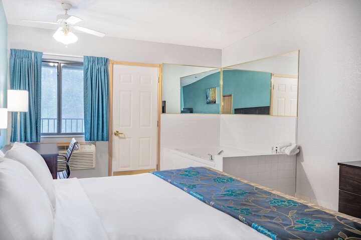 Room 52 of 74