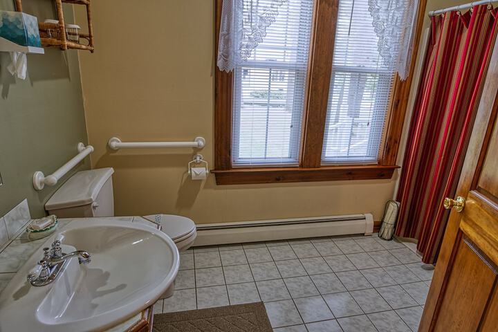 Rockwell Falls Inn and Wine Bar