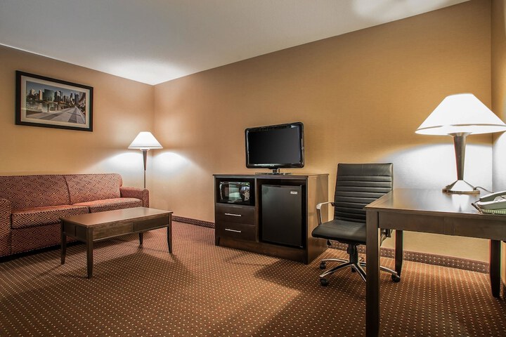 Room 10 of 33