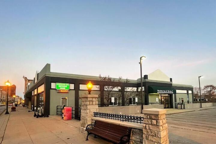 Manistee Inn & Marina