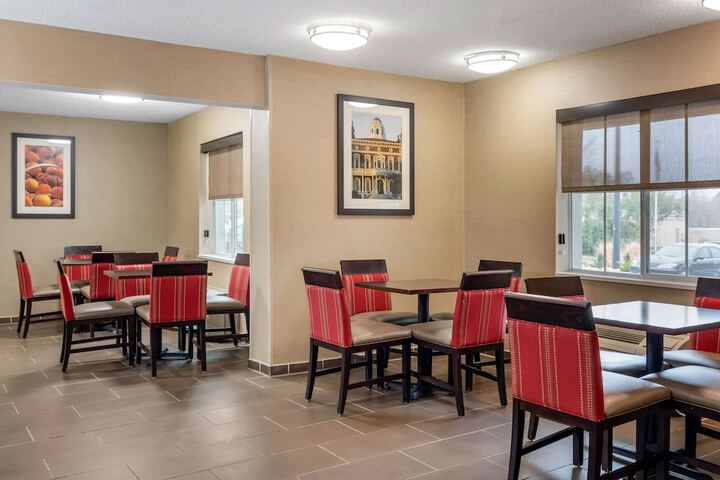 Comfort Inn & Suites Macon North I-75