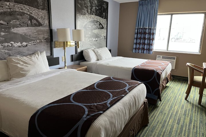 Room 8 of 9