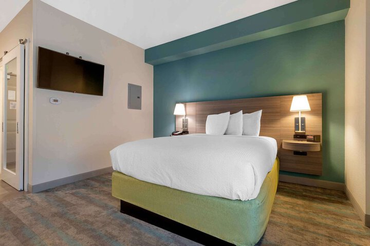 Room 15 of 26