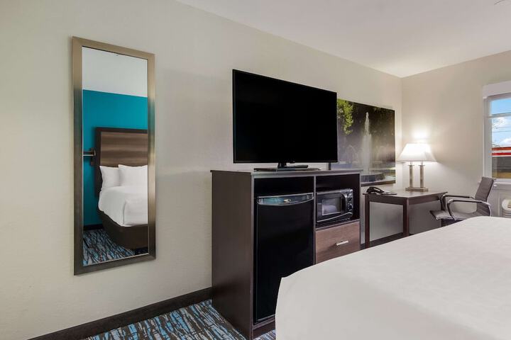 Room 34 of 66